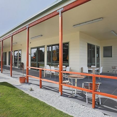 Hotel Tui Base Camp Tuatapere Exterior foto